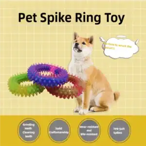 كلب بحلقات مسننة ملونة على خلفية شبكية؛ فوائده: تنظيف الأسنان، المتانة. نكات فقاعية عن خراب المنزل.